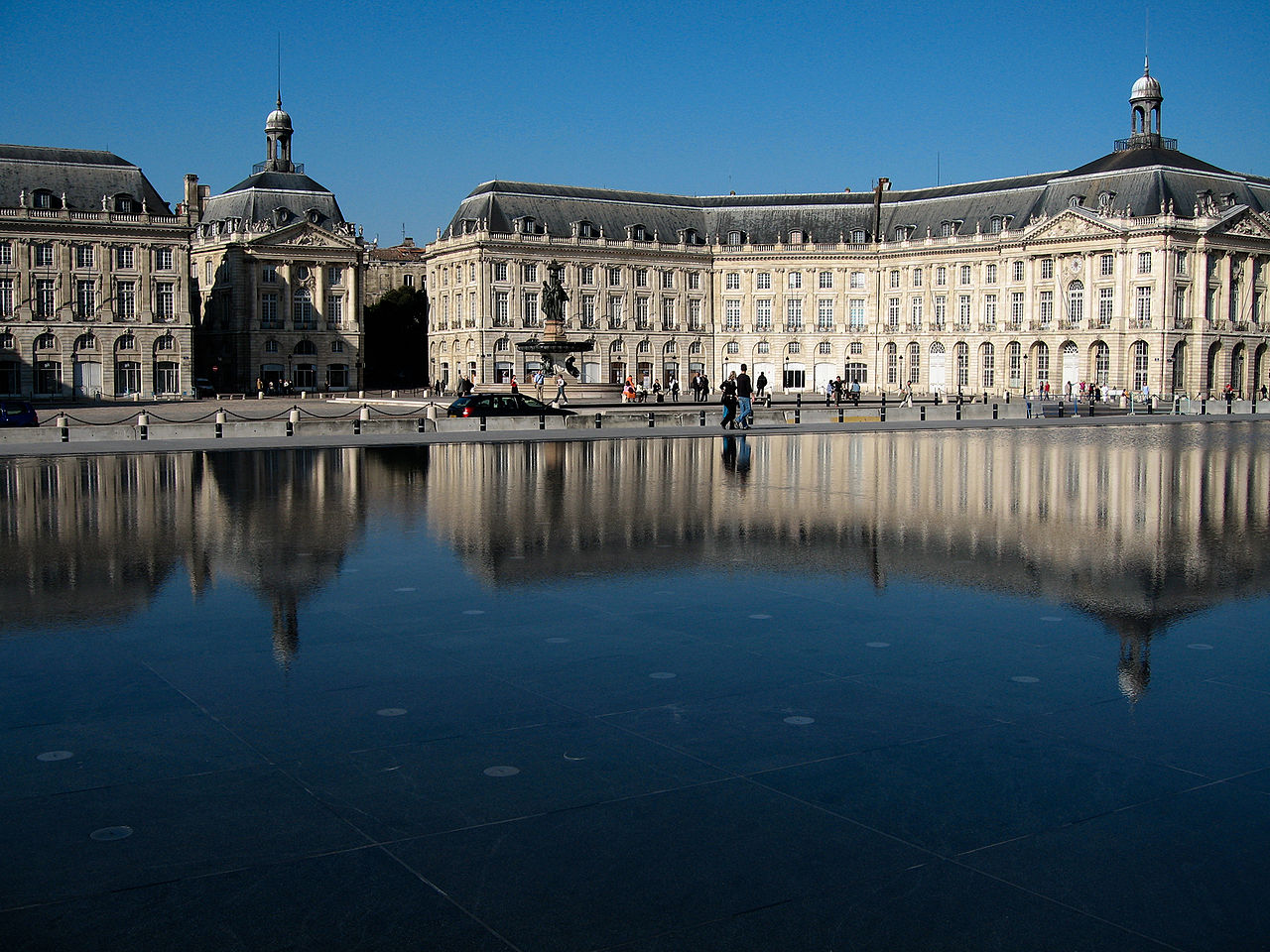 1280px-Bordeaux_Miroir_001